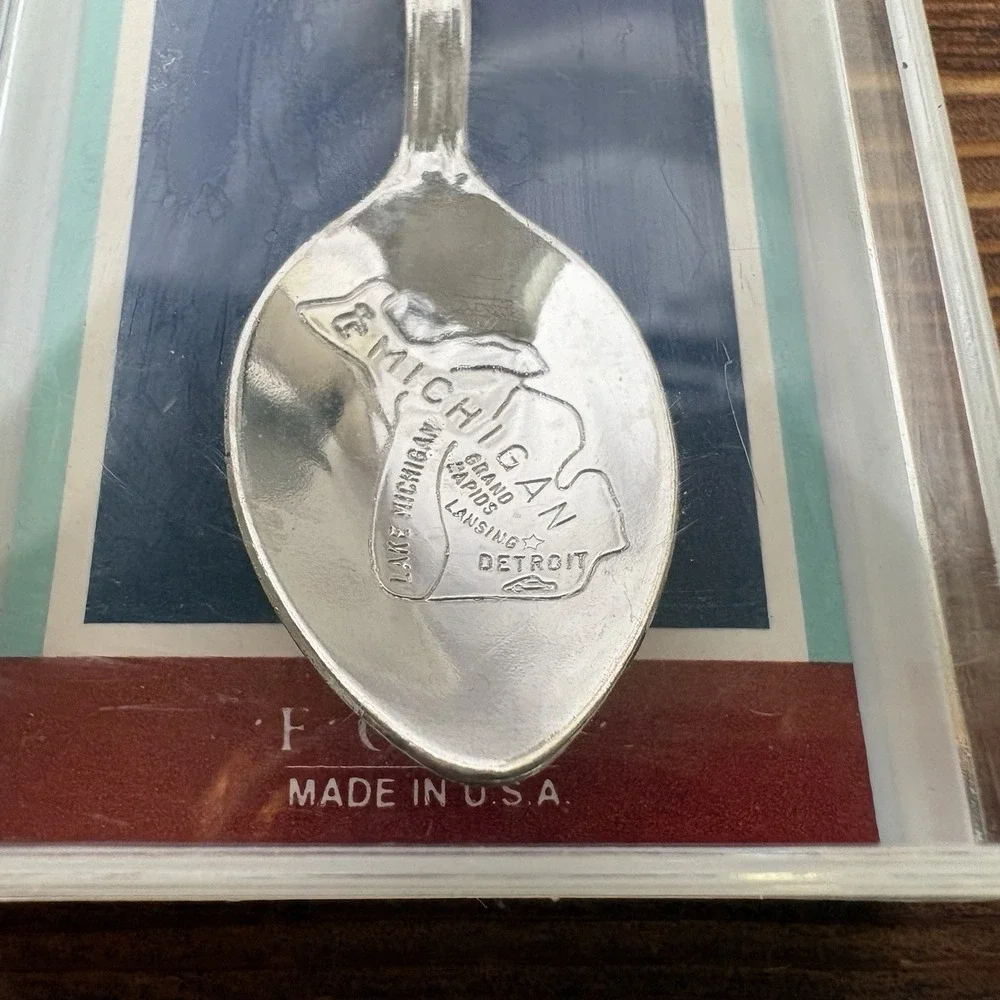 Michigan Souvenir Spoon Deer Shield Collectible in Case USA